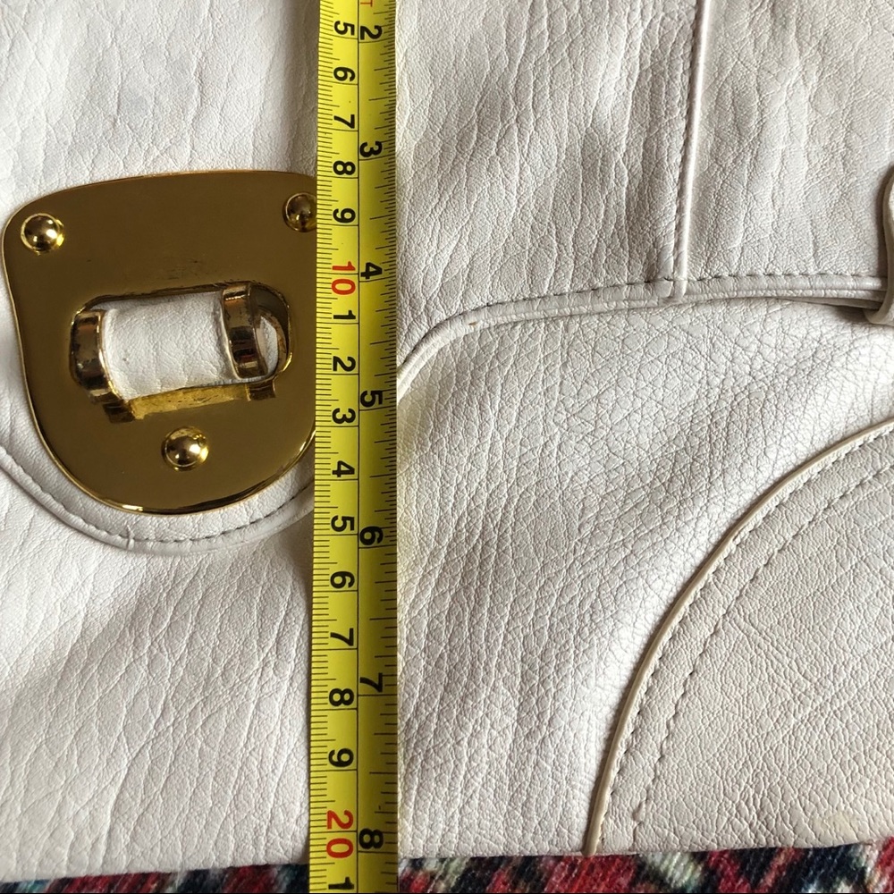 White and Gold Clutch - Picture 9 of 9